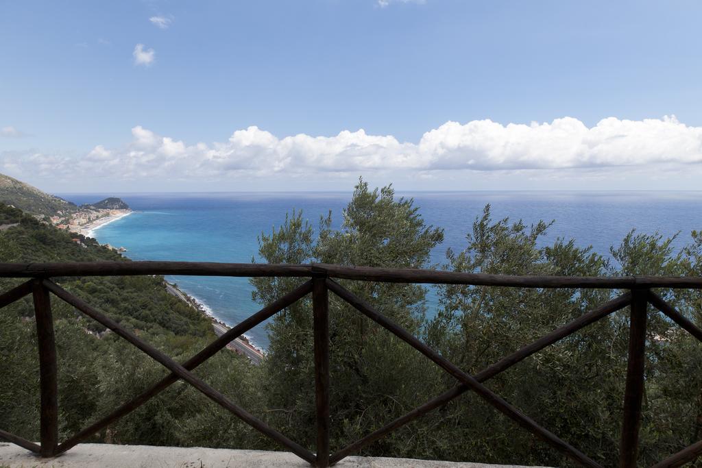 Villa Degli Ulivi B&B フィナーレ・リーグレ エクステリア 写真