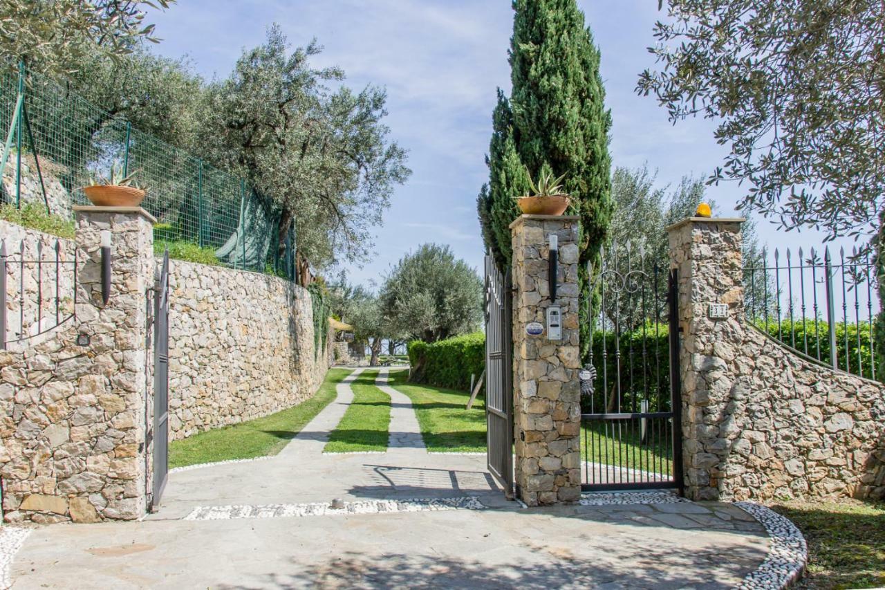 Villa Degli Ulivi B&B フィナーレ・リーグレ エクステリア 写真